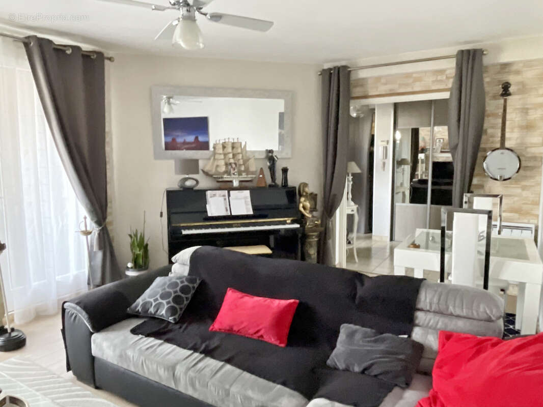 Appartement à SAINT-GENIS-LES-OLLIERES