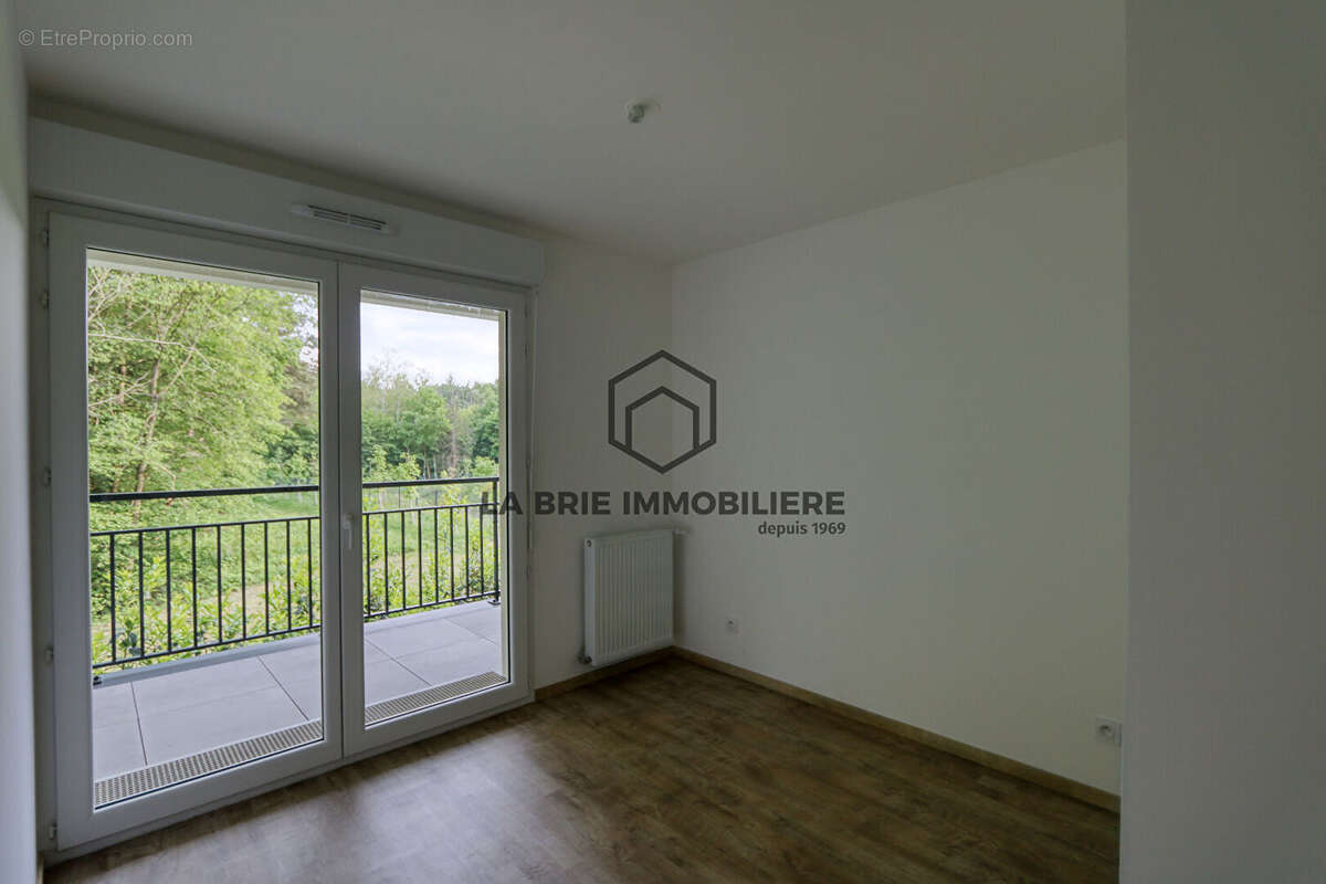 Appartement à EMERAINVILLE