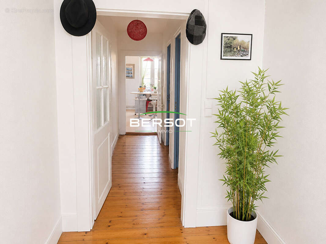 Appartement Vesoul 4 pièce(s) 97 m2 - photo 2