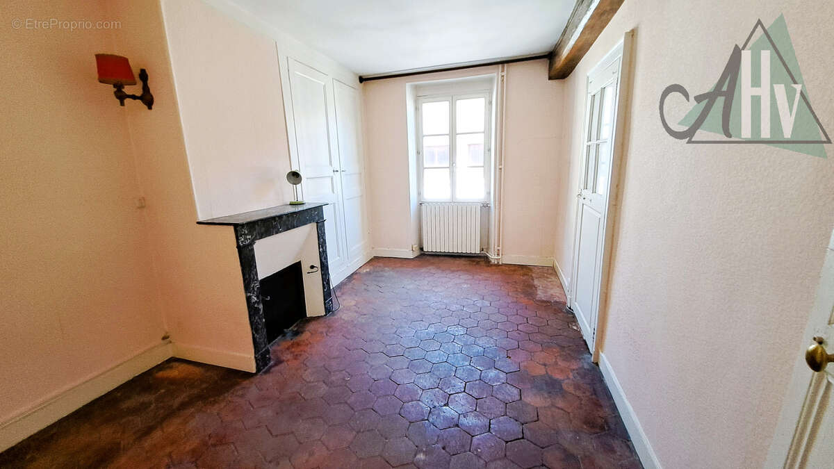 Pont sur Yonne (89) - Maison de 85 m2 avec 3 chambres, petit jardin et belle grange. - photo 7