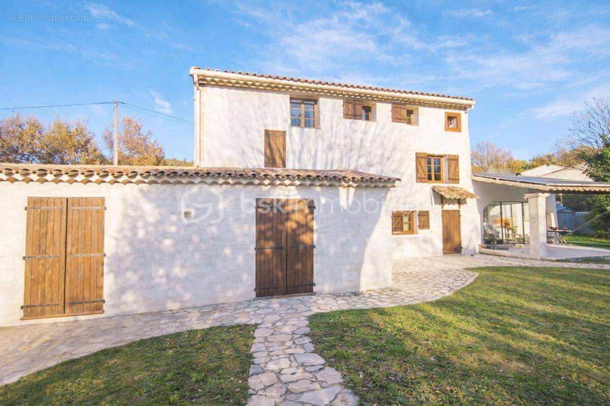 Maison à VILLECROZE