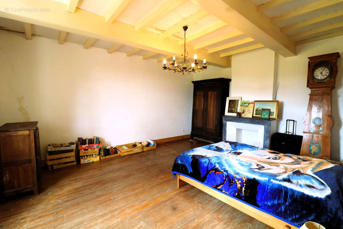 Maison à MONLEON-MAGNOAC