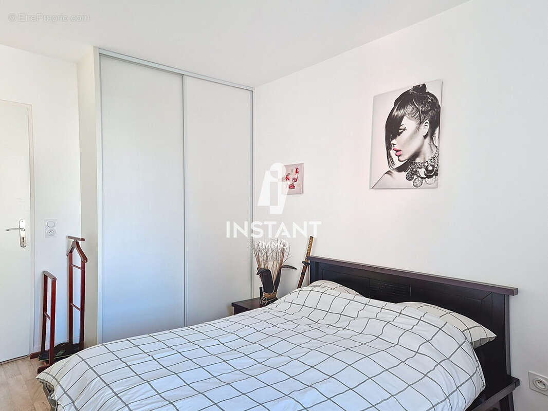 Chambre 1 - Appartement à MAISONS-ALFORT
