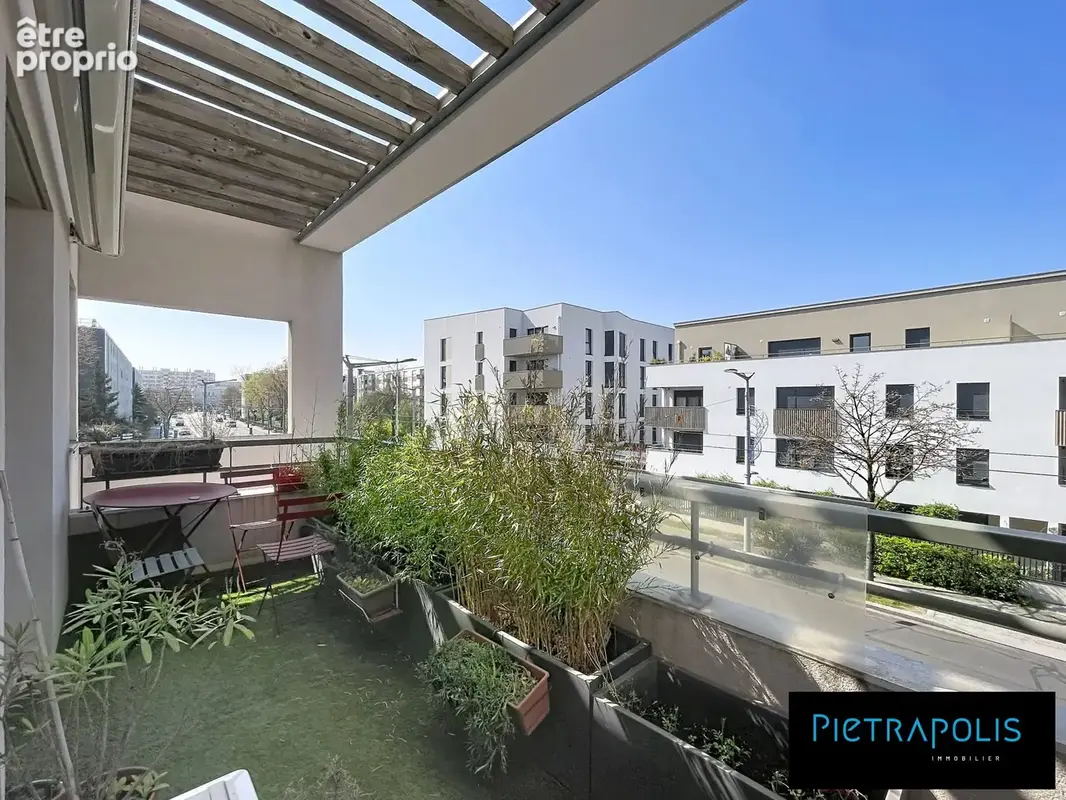 Appartement 78 m² à Saint-Priest  - photo 2