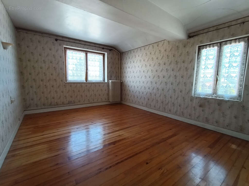 Maison à SAINT-POURCAIN-SUR-SIOULE