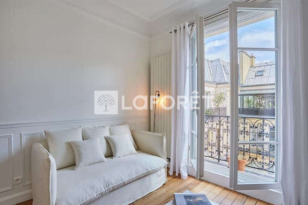 Appartement à PARIS-8E