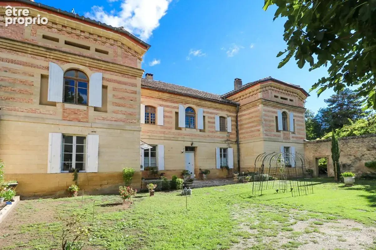 Maison 15 pièces 480 m² · à Uzes · 480 m² · 995 000 €