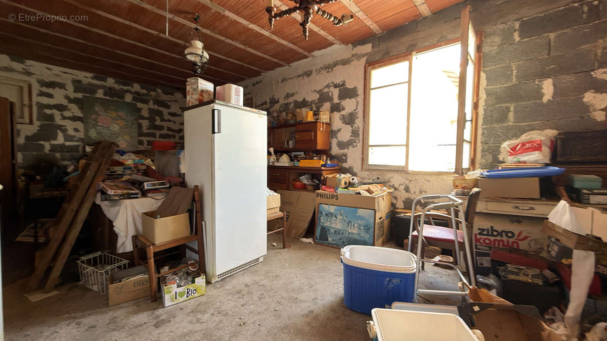 Propriété traditionnelle de 148 m2 sur parcelle arborée de 780 m2 avec dépendances - photo 9