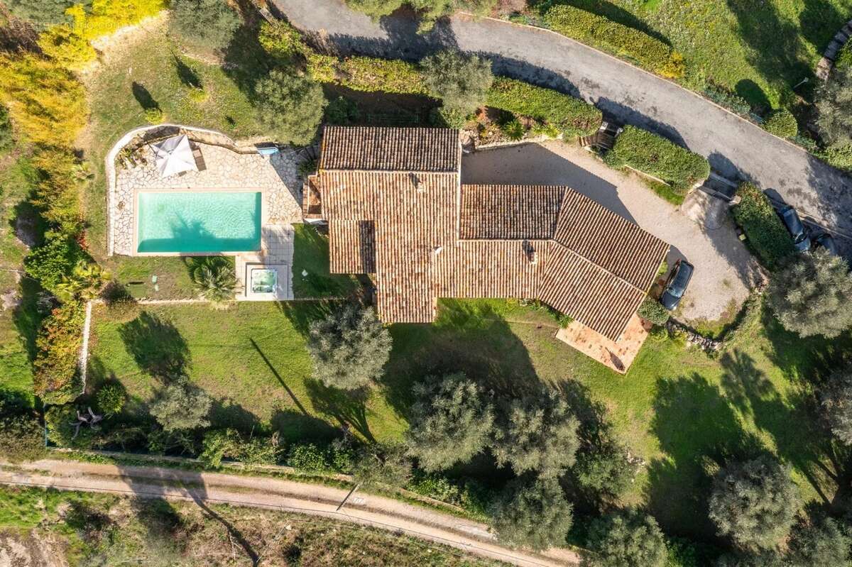 Maison à TOURRETTES-SUR-LOUP