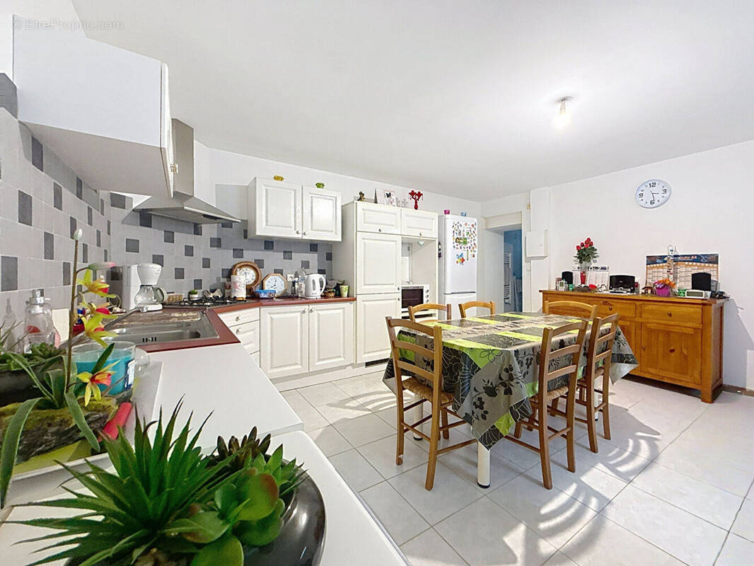 Appartement à CHEMERE