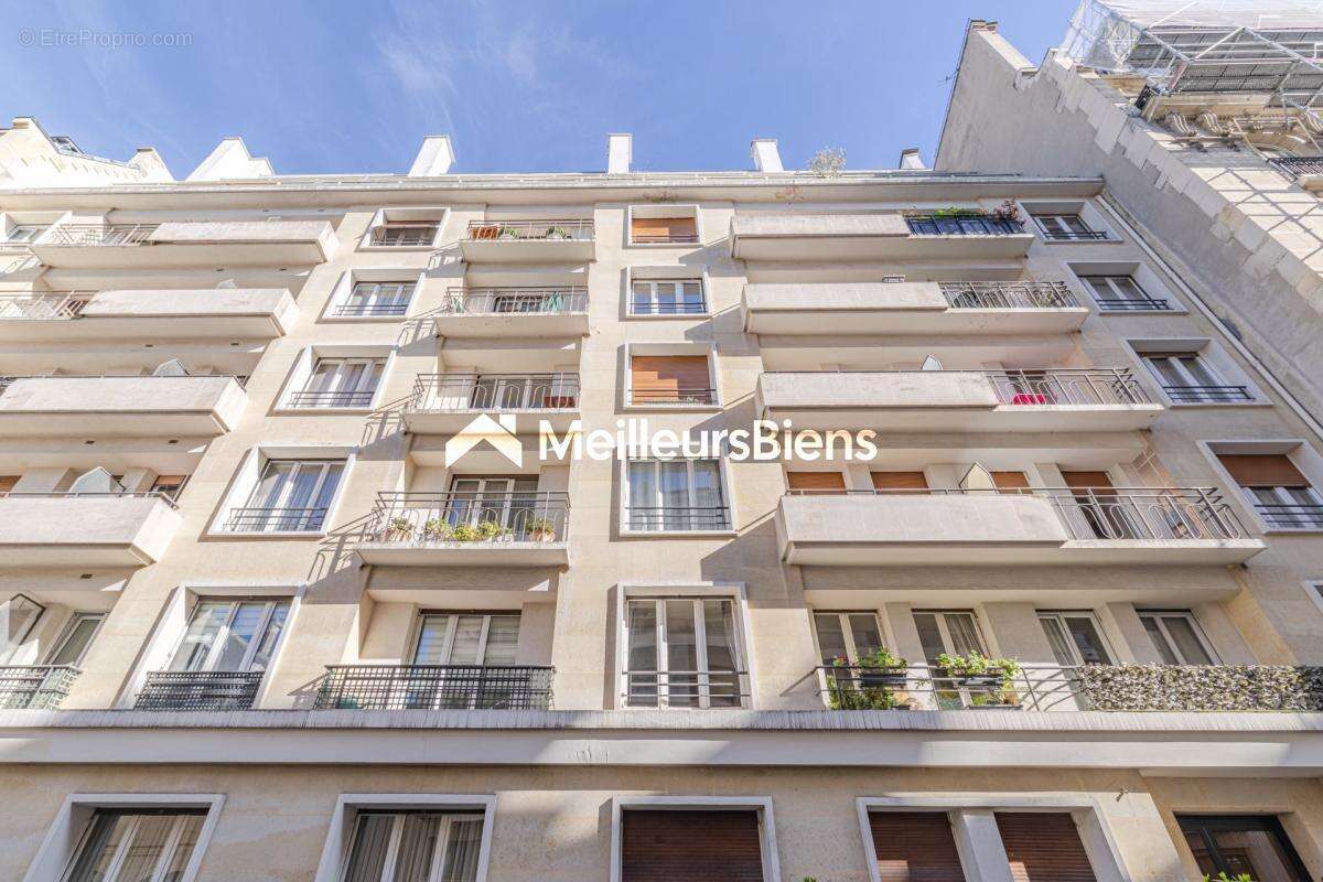 Appartement à PARIS-16E