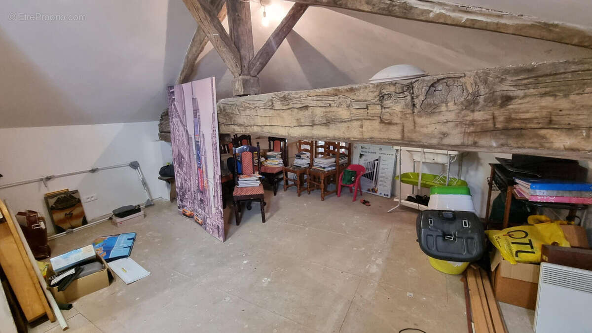 Maison 112 m² à Javerlhac-Et-La-Chapelle-Saint-Robert  - photo 8
