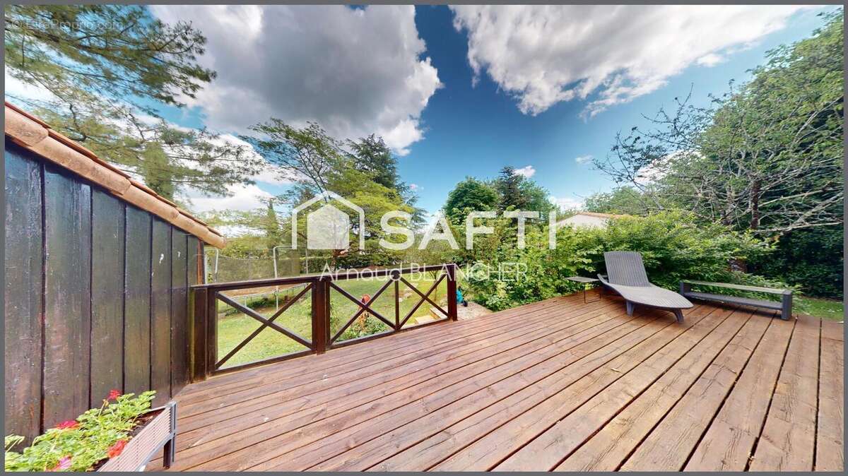 Maison 155 m² à Voeuil-Et-Giget  - photo 3