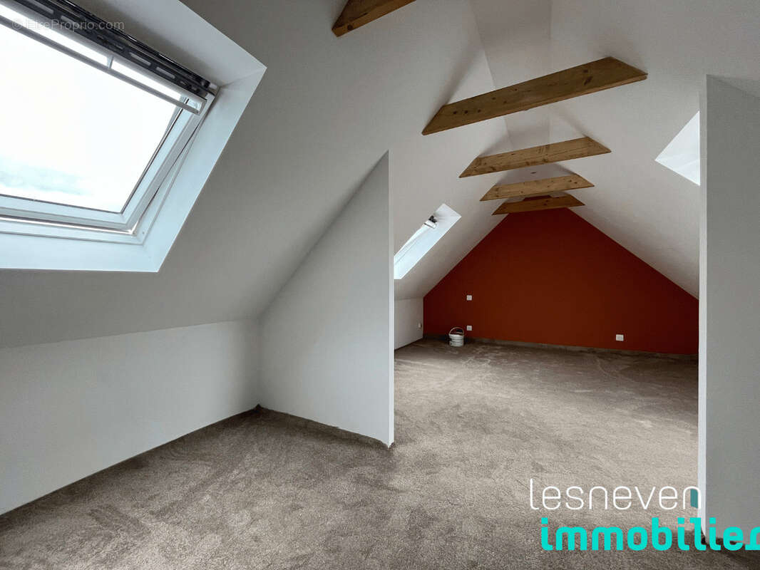 Appartement à PLOUNEVEZ-LOCHRIST