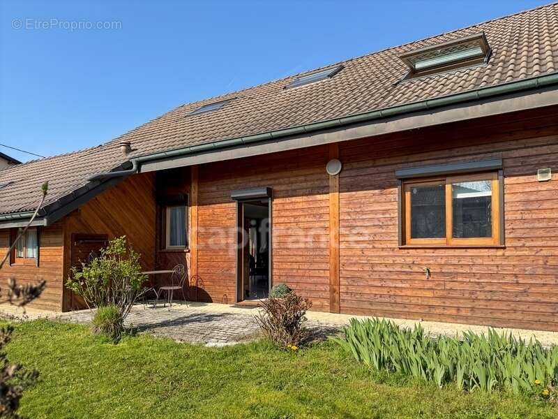 Maison à SAINT-GENIS-POUILLY