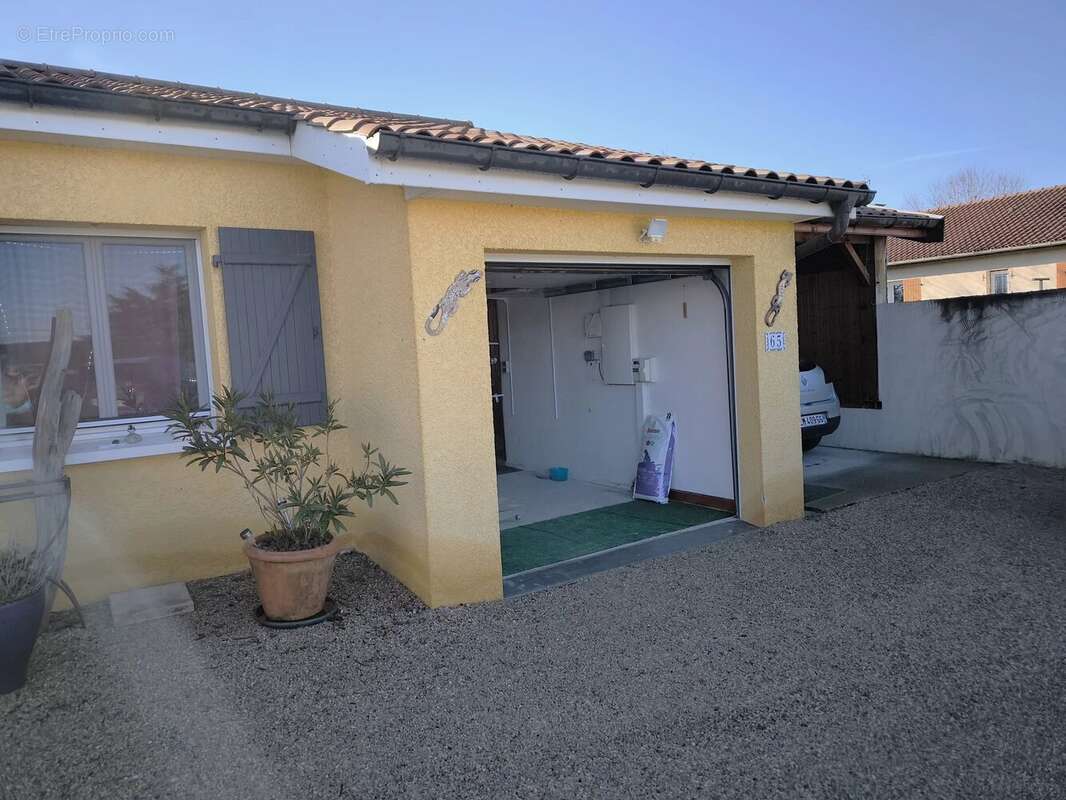 Maison à CRUZILLES-LES-MEPILLAT