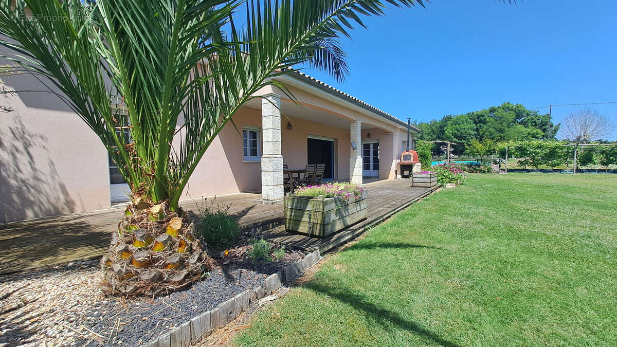 Maison à FAYE-SUR-ARDIN