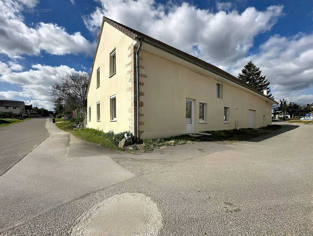 Maison à PONCEY-LES-ATHEE