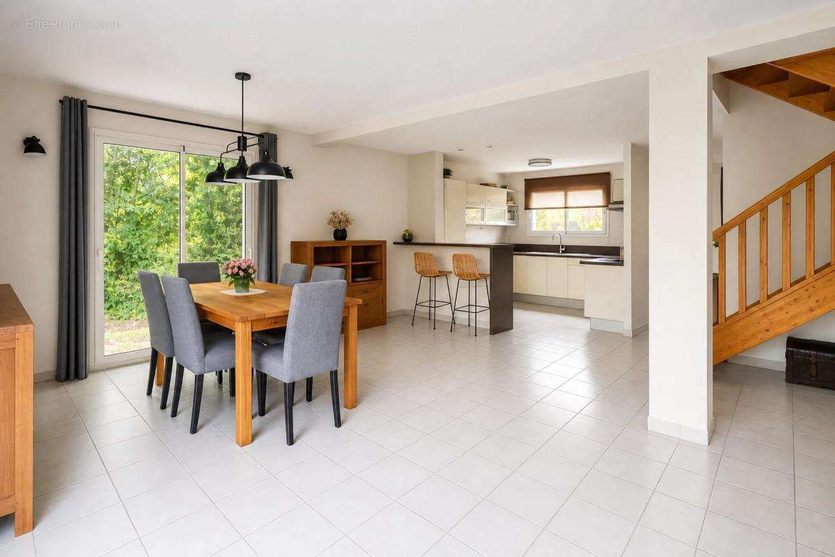 Maison spacieuse avec jardin et parkings à Pessac - photo 3