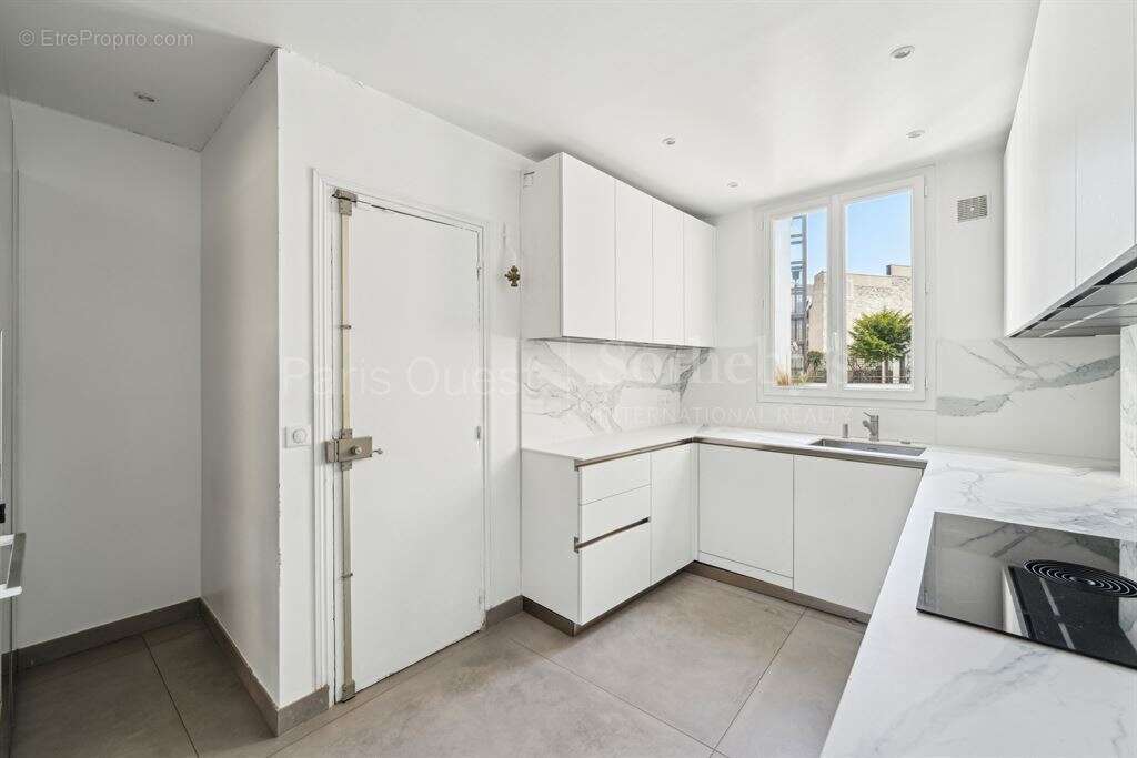 Appartement à PARIS-8E