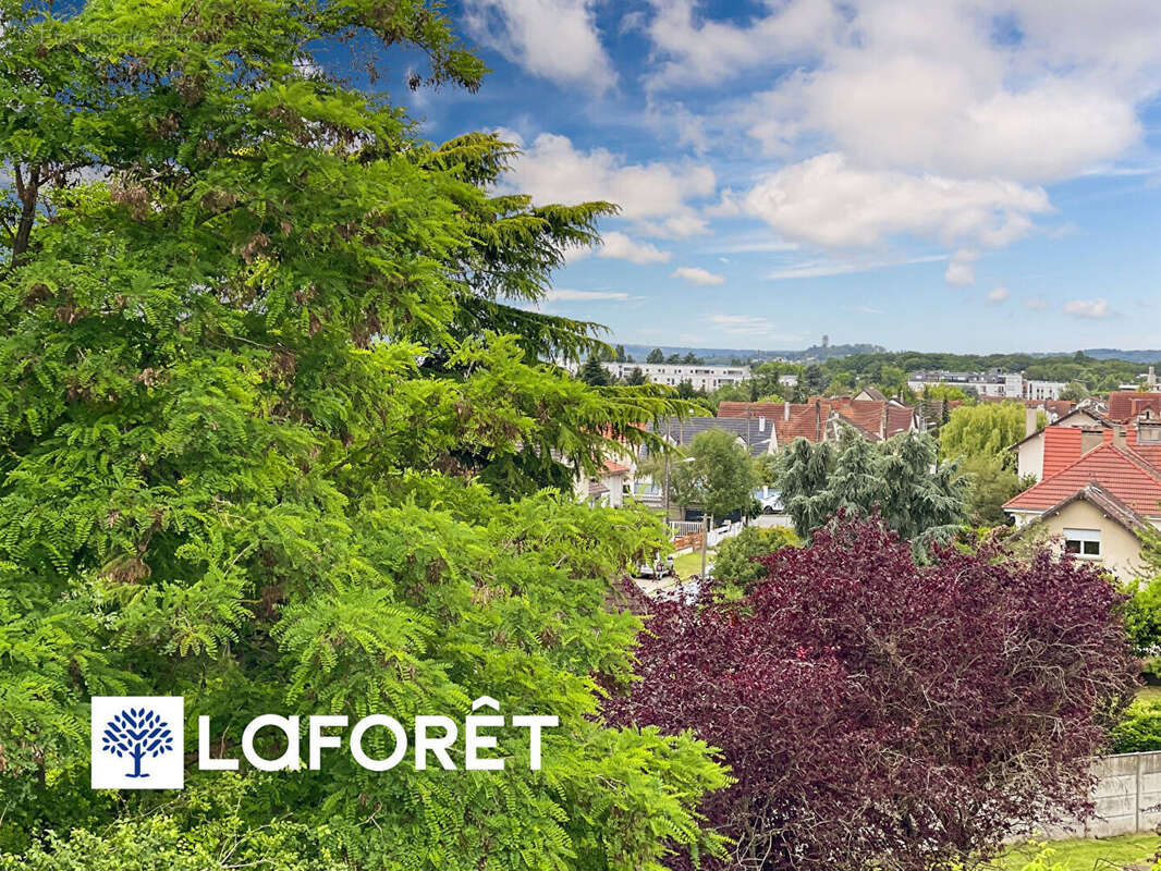 Appartement à SAINTE-GENEVIEVE-DES-BOIS