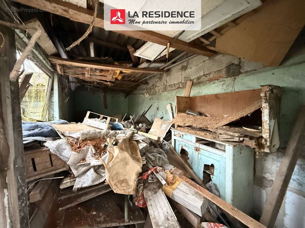 Terrain à LES MUREAUX