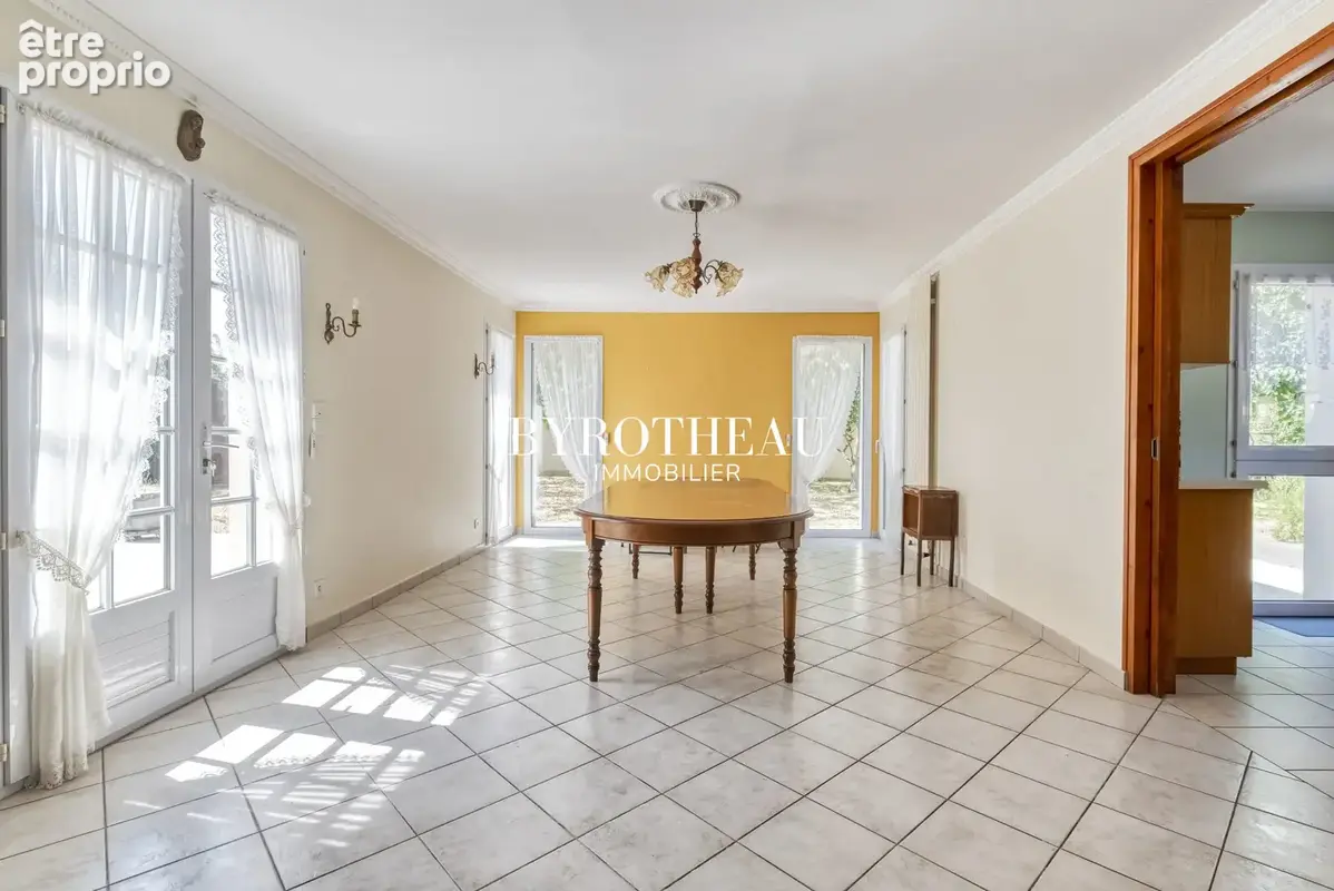 Maison 5 pièces 112 m² à vendre à Montreuil-Juigne (49460) - photo 2