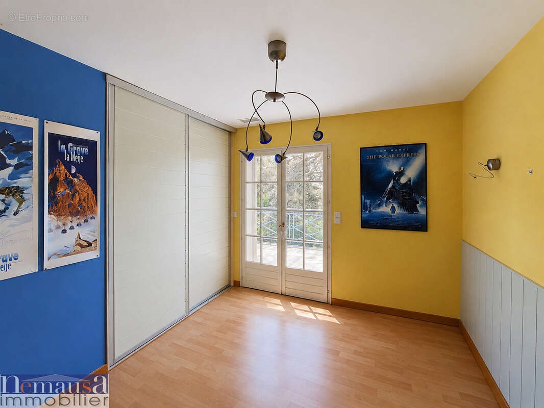 Propriété 200m2 avec Matériaux Nobles secteur bas Planette - photo 36