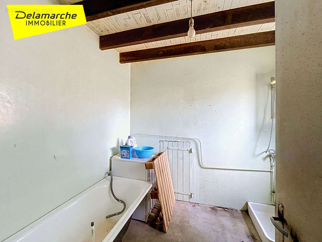 Maison à vendre à Grandparigny (50600) 2 pièce(s) 59 m2  sur terrain constructible d'env.3000m² - photo 4