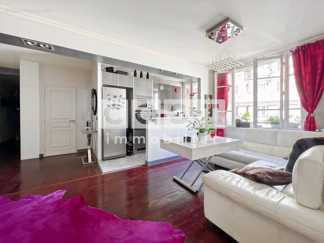 Appartement à PARIS-17E