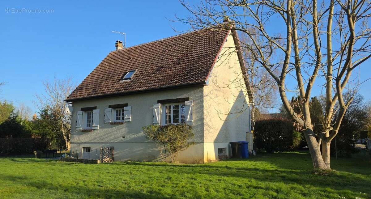 Maison à FAVEROLLES