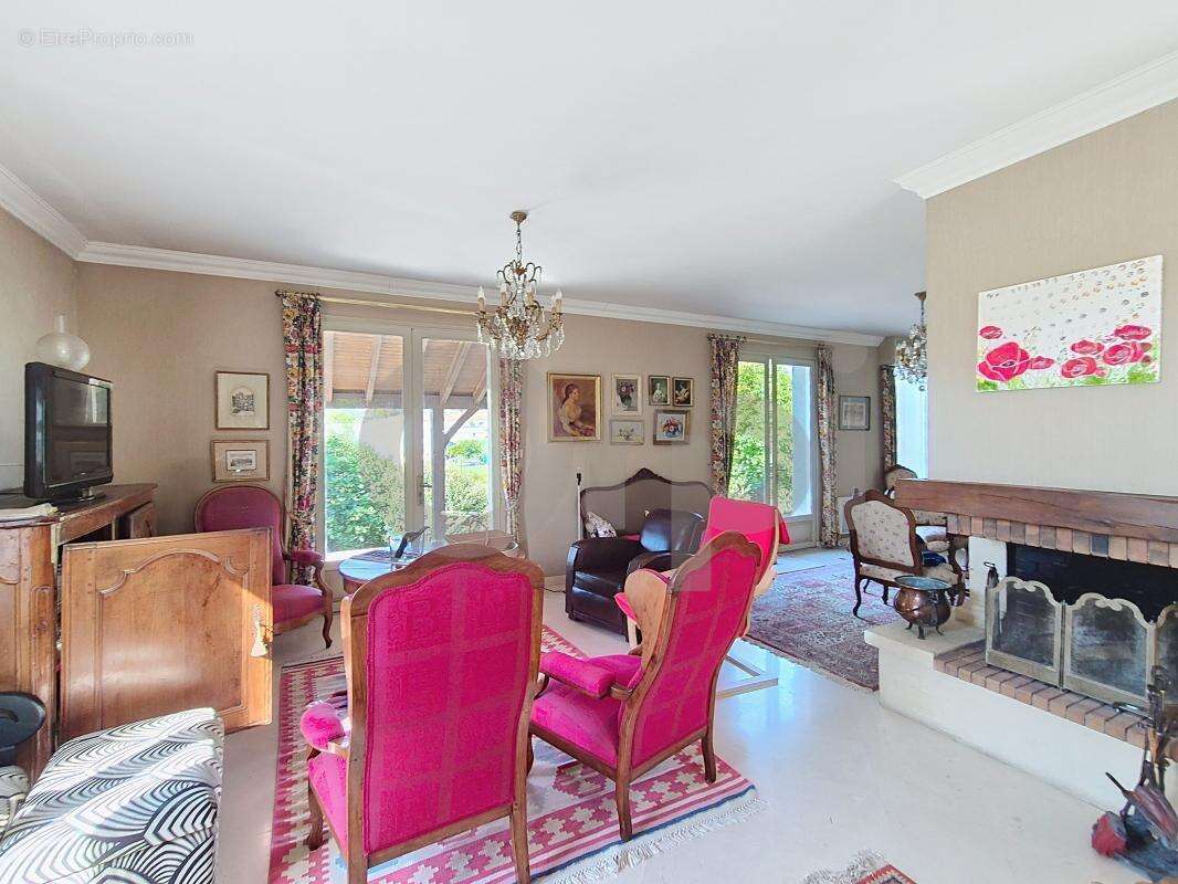 Maison à LE LARDIN-SAINT-LAZARE