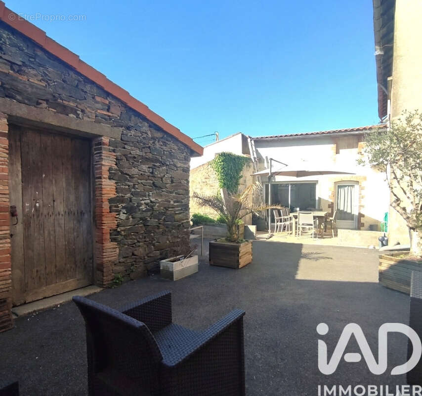 Photo 5 - Maison à LA CHAPELLE-DU-GENET