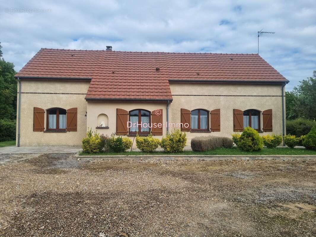 Maison à LA SELLE-EN-HERMOY