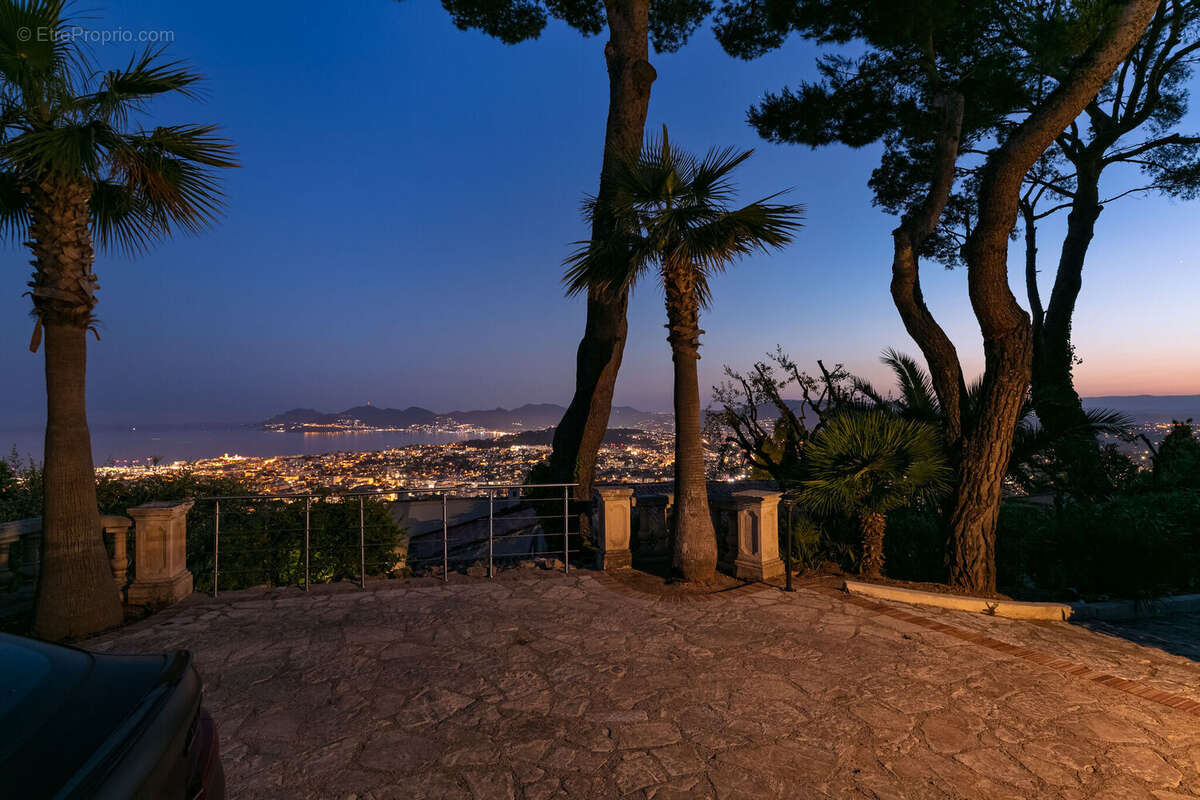 Maison 923 m² à Cannes  - photo 4