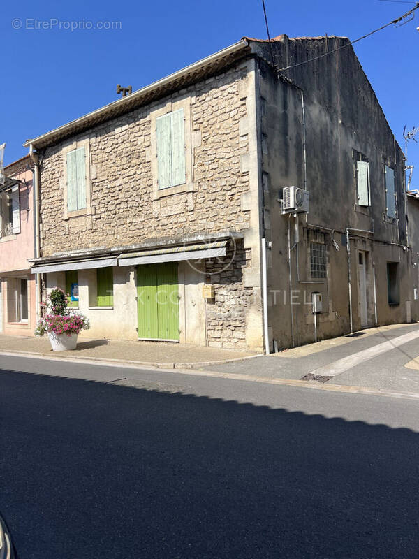Maison à EYRAGUES
