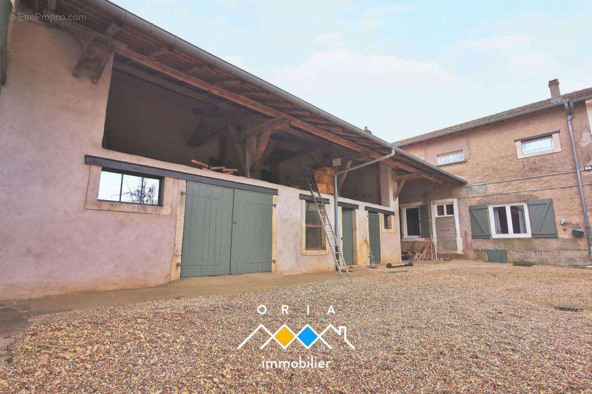 Maison à VIEVILLE-EN-HAYE