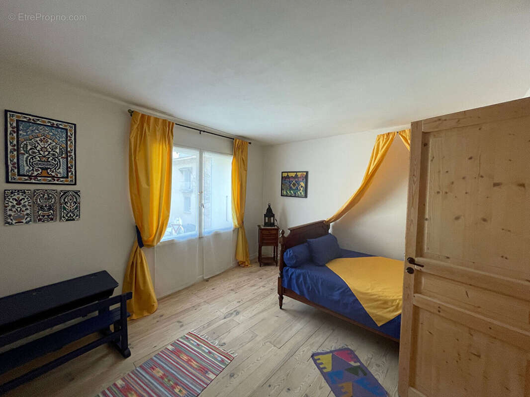 Maison à LA ROQUE-D'ANTHERON