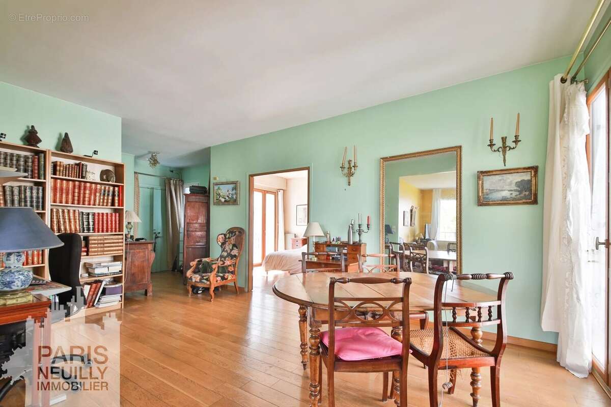 Appartement à NEUILLY-SUR-SEINE