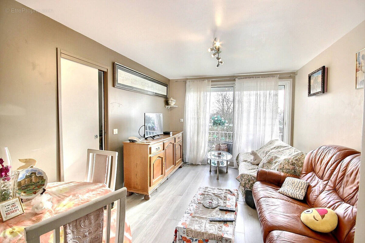 Appartement à FRESNES