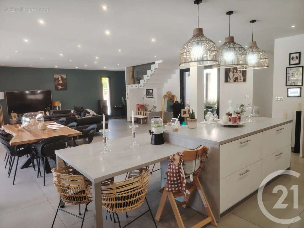 Maison 288 m² à Heyrieux  - photo 7