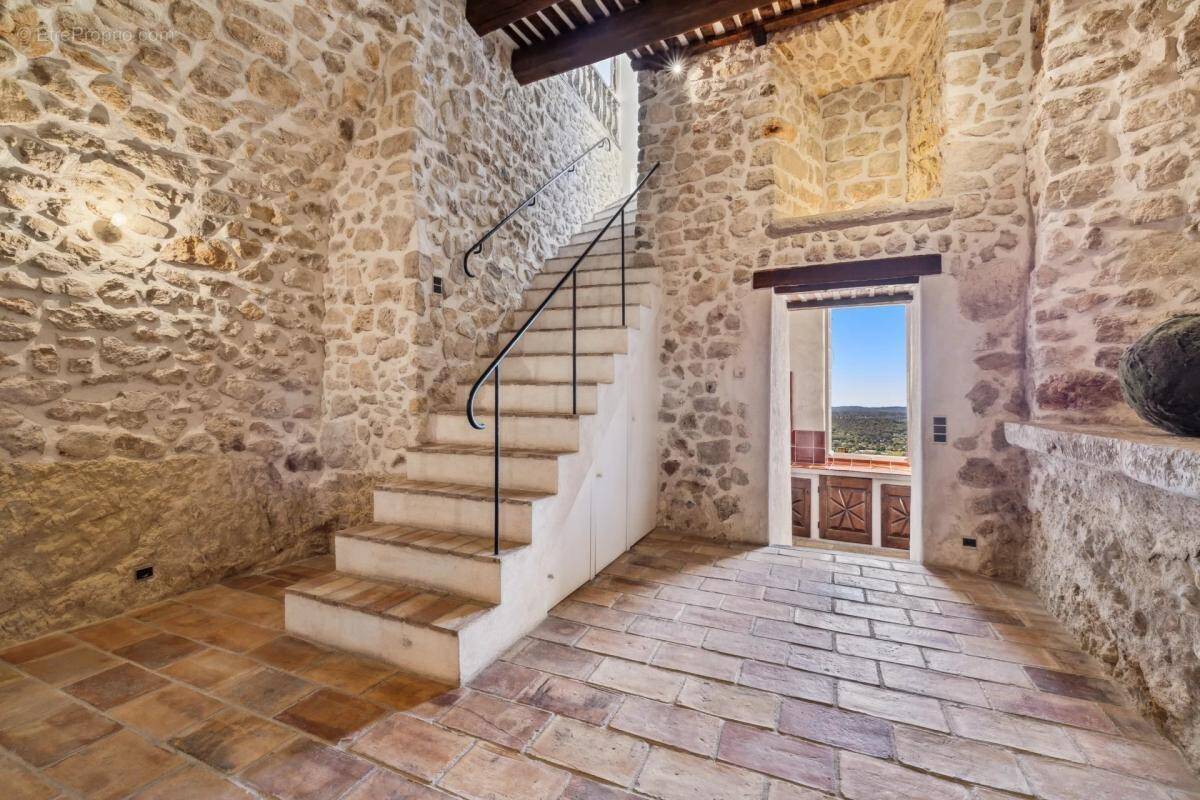 Appartement à CHATEAUNEUF-GRASSE
