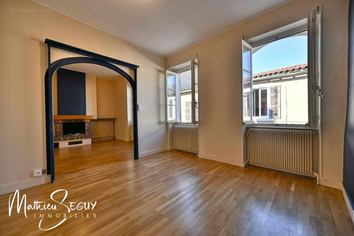 Ancienne maison du menuisier avec son atelier au coeur du village de Millery - photo 11
