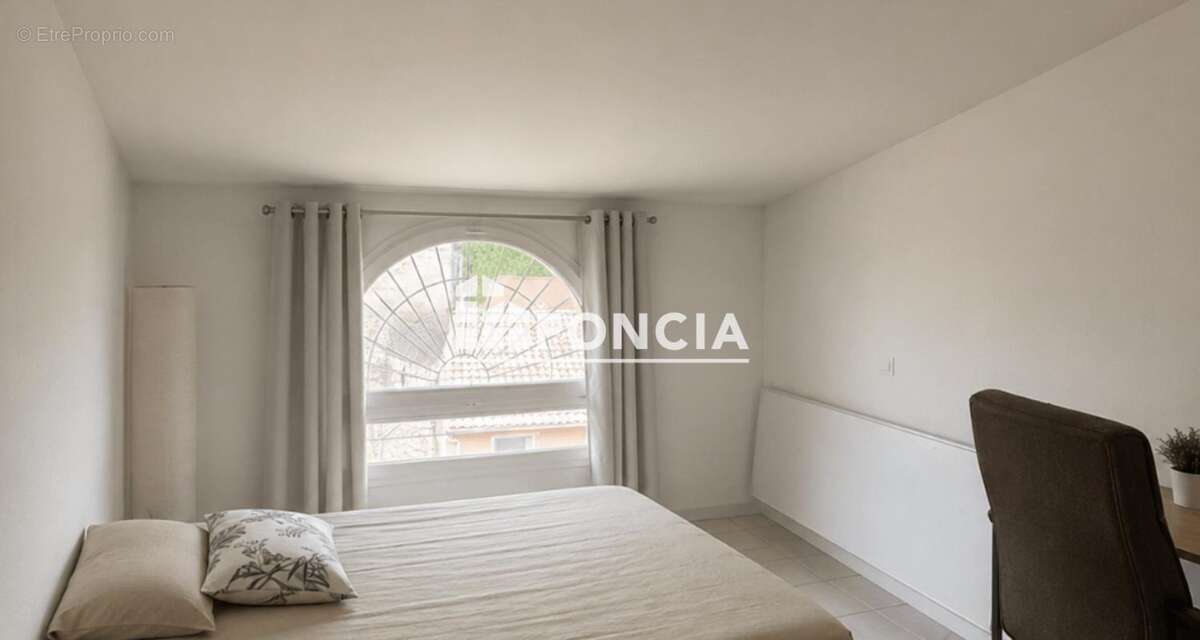 ORANGE - À VENDRE – Superbe appartement T4 de 118 m² avec terrasse, garage, parking et cave - photo 9