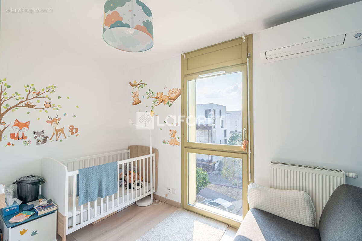 Juvisy-sur-Orge - Duplex 5 pièces de 93 m²  - terrasse de 22 m² - deux parkings et une cave - photo 7