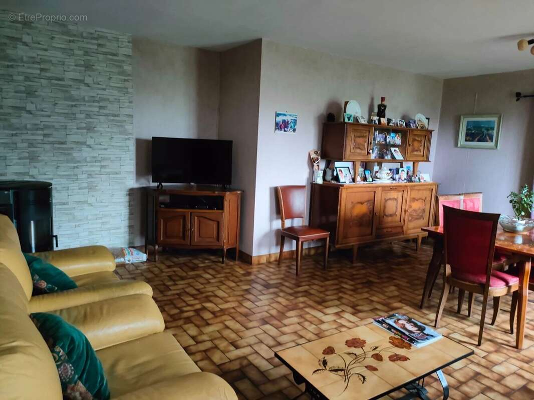 Maison à ORADOUR-SUR-VAYRES