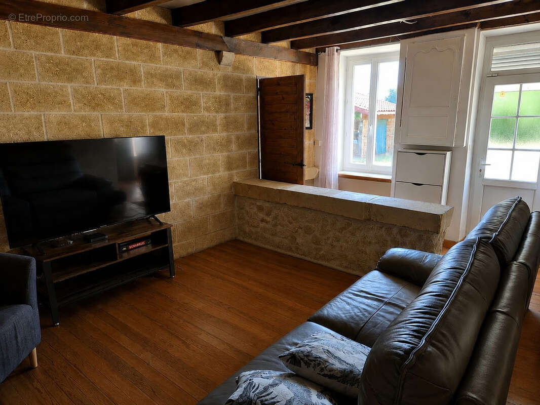 Maison de caractère de 123 m2 avec pigeonnier sur un terrain de 940 m2 - photo 4
