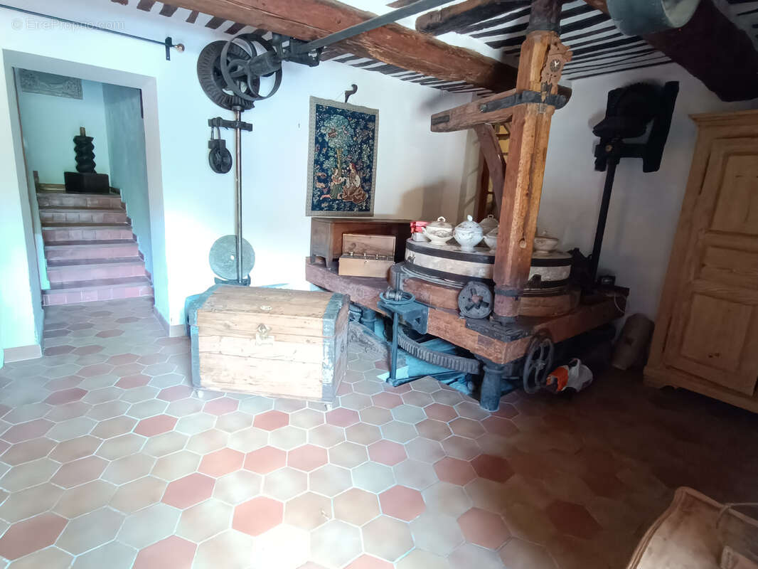 Reilhanette / propriete / ancien moulin restaure / terrain 2ha env. / vue imprenable - photo 13