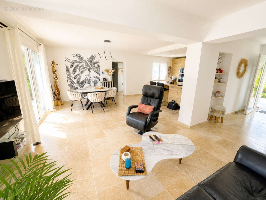 Appartement de 110 m2 en Rez de Jardin les pieds dans l'eau au Pin Rolland - photo 8