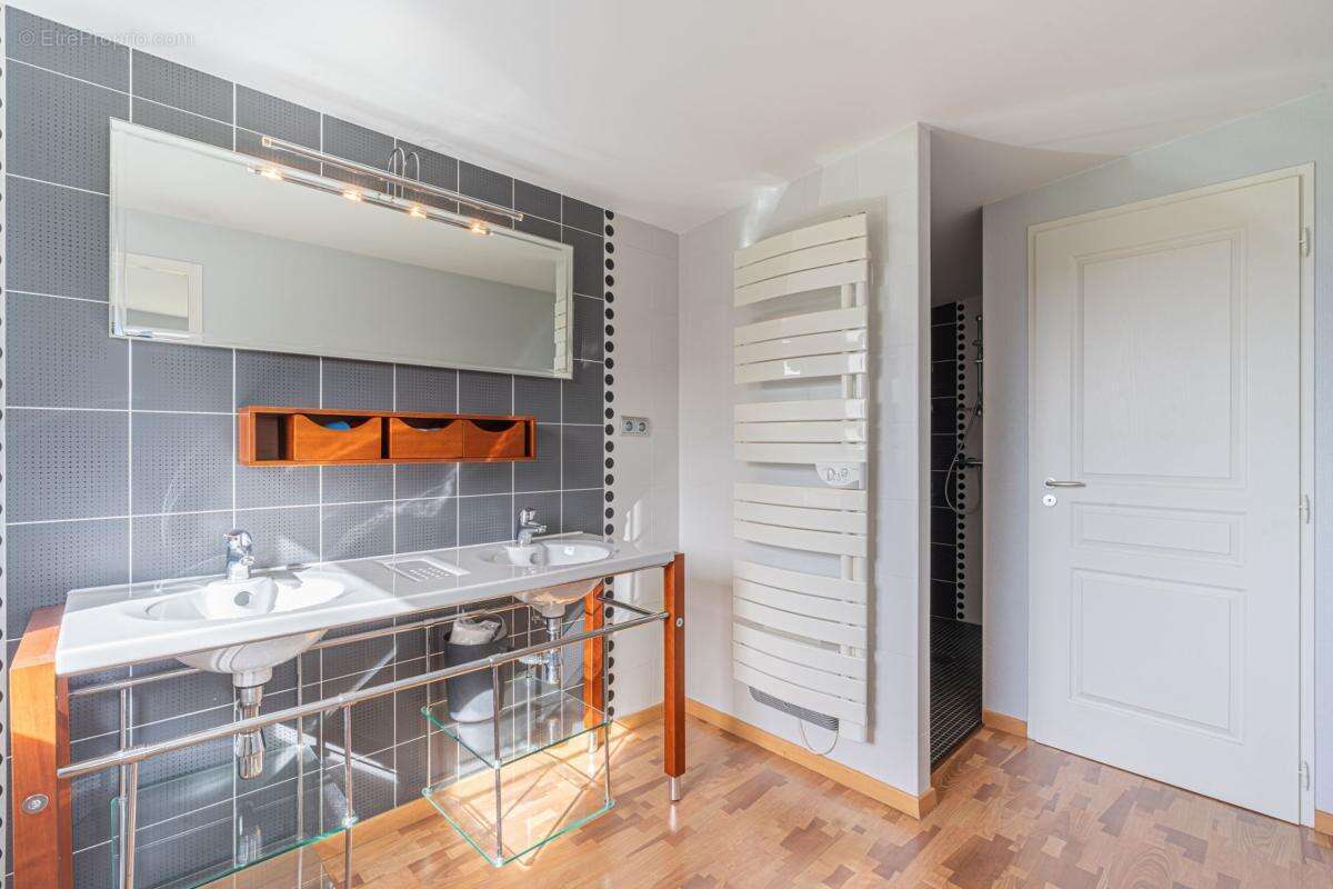 Maison à SAINT-JUNIEN